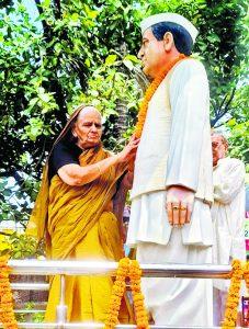 Gopalganj News : सहकारिता के पुरोधा नगीना बाबू को जयंती पर किया नमन