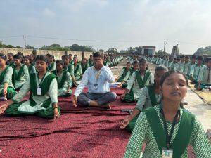 Deoghar news : योग के माध्यम से लोगों ने निरोगी रहने की सीखी कला