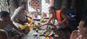 संत अभिषेक ब्रह्मचारी ने विष्णुपद में गुरुओं व पितरों का किया पिंडदान