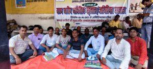 16 सूत्री मांगों को लेकर आवास सहायक दूसरे दिन भी रहे हड़ताल पर