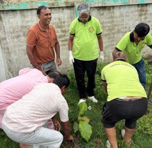 पौधरोपण कर सरकार तक पहुंचा रहे वंदे भारत ट्रेन की मांग