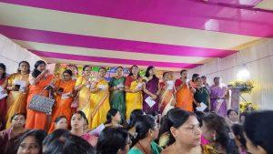 Deoghar News : पांच बच्चों को मिला गौरव सम्मान, आठ महिलाओं को दी सिलाई मशीन