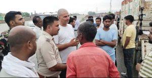 कंटेनर के धक्के स बाइक सवार की मौत