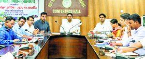 Chaibasa News : जिले की लंबित जलापूर्ति योजनाओं को शीघ्र पूरा करें : डीसी