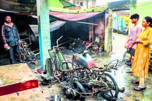 Jamshedpur News : सिदगोड़ा : घर में सो रहा था परिवार, अचानक उठने लगी आग की लपटें&#8230;