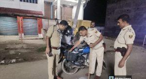 एसपी के नेतृत्व में जिले में चला वाहनों व दुकानों की जांच