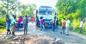 Gopalganj News : बनकट्टी में अनियंत्रित ट्रक से कुचल महिला की मौत, एक जख्मी रेफर
