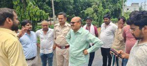 विधायक ने किया निर्माणाधीन नाला का निरीक्षण