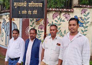 अधूरी निर्मित सड़क को पूरा करने की मांग
