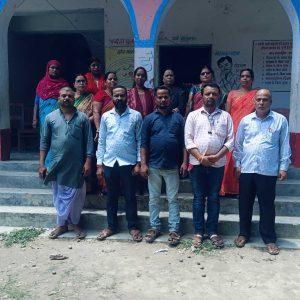 स्थानांतरित शिक्षिका को आमवि कुर्साकांटा में दी गयी विदाई