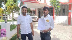 वार्ड सदस्य ने डीएम से की मुखिया की शिकायत