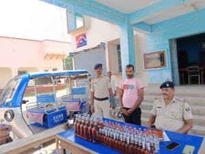 शराब के साथ टोटो वाहन चालक गिरफ्तार