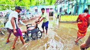 Gopalganj News  : झमाझम बारिश के बाद इमरजेंसी वार्ड के पास जलजमाव, ड्रेनेज सिस्टम हुआ फेल