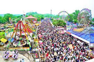 ranchi news : रथ मेला में बारिश भी नहीं रोक सकी श्रद्धा और उल्लास की भीड़