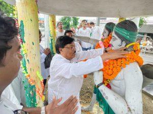 महेशपुर विधायक ने दी श्रद्धांजलि, निकाली बाइक रैली