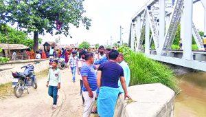 Gopalganj News  :  गंडक नहर में अलग-अलग जगहों पर डूबे दो युवक, एक का शव हुआ बरामद, दूसरे की तलाश जारी