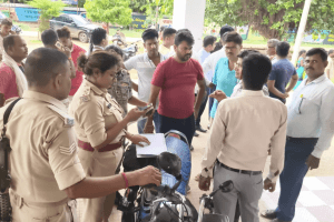 बिना सुरक्षा इंतजाम के नाला निर्माण बना जानलेवा! निर्माणाधीन नाला का छड़ घुसने से एक्सिस बैंक के कर्मी की हुई मौत