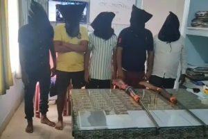 Bihar Crime News: पटना में घर से मिले 4 जिंदा बम और हथियार, नक्सली संगठन से जुड़े 5 अपराधी गिरफ्तार