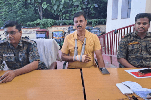 गजब दादागिरी! युवकों ने पीटकर सब-इंस्पेक्टर का हाथ तोड़ा, बोला- &#8220;चालान करो, बहस नहीं&#8230;&#8221;