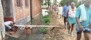 Kaimur News : जोरार गांव की मुख्य सड़क जलनिकासी के अभाव में झील में तब्दील, ग्रामीण परेशान