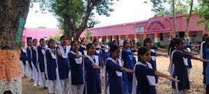 स्कूली बच्चों को दिलायी गयी शपथ