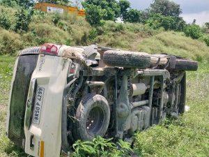 बारातियों से भरी स्कॉर्पियो पलटी, चार गंभीर रूप से घायल, डीएमसीएच रेफर