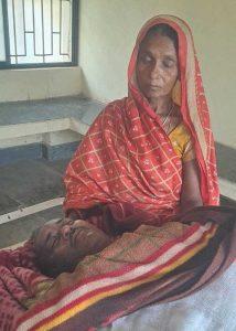 वज्रपात से अधेड़ किसान की मौत, बच्ची झुलसी