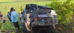 Giridih News :पेड़ से टकरा कर स्कार्पियो खेत में पलटी, पांच जख्मी