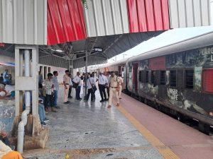 सासाराम स्टेशन पर बिना टिकट यात्रा करते 119 धराये