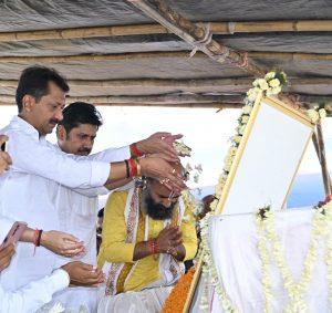 तीसरी पुण्यतिथि पर याद किये गये पूर्व मंत्री नरेंद्र सिंह, पुत्रों ने दी श्रद्धांजलि