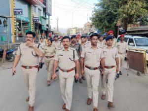Motihari: मुहर्रम को लेकर पुलिस ने किया फ्लैग मार्च