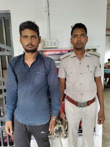 पांच वर्षीय बच्चे को बाइक से लेकर भाग रहा युवक पकड़ाया