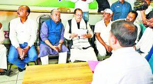 ranchi news : जनता दरबार में मंत्री हैरान, नौकरी-एडमिशन के आवेदन लेकर पहुंचे कांग्रेस नेता