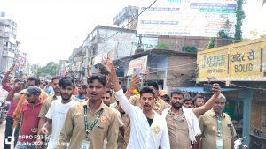 ट्रक चालक की पिटाई के विरोध में भड़का आक्रोश