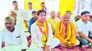 Begusarai News : शाम्हो व मटिहानी के बीच गंगा नदी में पुल को लेकर आमरण अनशन