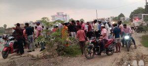 बाइक दुर्घटना में सवार तीन युवक जख्मी