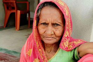 कुंभ मेले में परिवार से बिछड़ी, 4 महीने बाद मिली बुजुर्ग महिला, सड़क पर भटक रही थी तो शिक्षक लाया अपने घर&#8230;