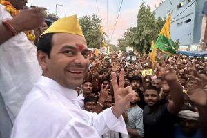 Bihar Chunav 2025: &#8220;आप ही सीएम बन जाइए…&#8221; – मनेर रोड शो में सवाल पर भड़के लालू के लाल तेज प्रताप यादव