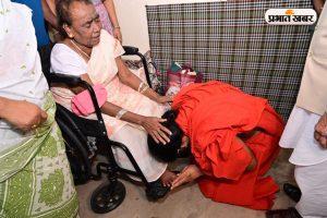रूपी सोरेन के चरणों में नतमस्तक हुए बाबा रामदेव, देखिये नेमरा की तस्वीरें