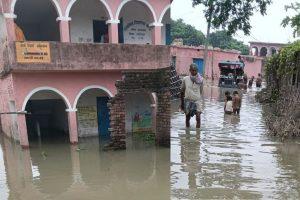 Bihar Flood Alert: सीमांचल में बढ़ता जा रहा बाढ़ का रौद्र रूप! पूर्णिया में दर्जनों गांव में घुसा पानी, कटिहार में अब नाव ही सहारा