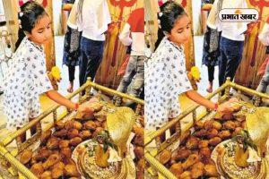 स्ट्रीट डॉग्स की आजादी पर 8 साल की बच्ची ने पहाड़ी मंदिर में चढ़ाये 101 नारियल