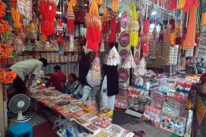 हर राखी में दिखा कला और संस्कृति का संगम, मुजफ्फरपुर के बाजारों में छाई मधुबनी राखियों की धूम