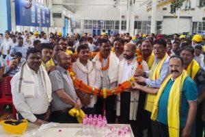 टाटा मोटर्स में शानदार बोनस समझौते पर जमशेदपुर में यूनियन पदाधिकारियों का जोरदार स्वागत
