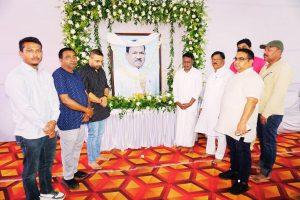 जोबा माझी, स्टीफन मरांडी व महुआ माजी ने रामदास सोरेन को श्रद्धांजलि दी