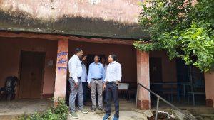 Deoghar news : डीइओ ने प्रोजेक्ट कन्या हाइस्कूल के पुराने जर्जर भवन को गिराने और चहारदीवारी का निर्माण कराने का दिया निर्देश