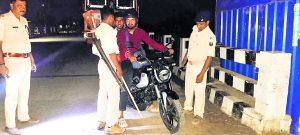 Gopalganj News : उत्पाद विभाग के जवान से बाइक सवार अपराधियों ने इंसास राइफल छीनी
