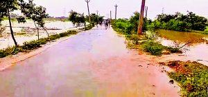 Bhagalpur news चांदन की सहायक कोलुहा नदी का तटबंध टूटा,  ग्रामीणों में दहशत