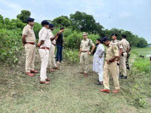 मदरसा के छात्र की हत्या के मामले में एसपी ने किया निरीक्षण