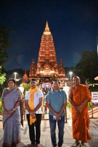 ओड़िशा के पर्यटन सचिव ने की महाबोधि मंदिर में पूजा