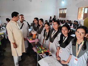 छात्र-छात्राओं ने विज्ञान प्रदर्शनी में दिखाई प्रतिभा